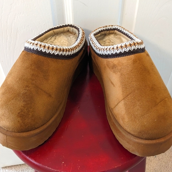Platform slip Ons - Picture 4 of 9